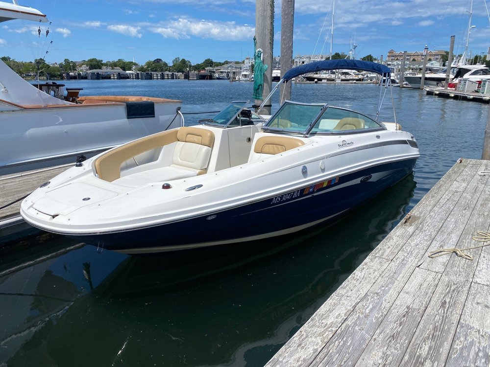 2011 Sea Ray 240 Sundeck