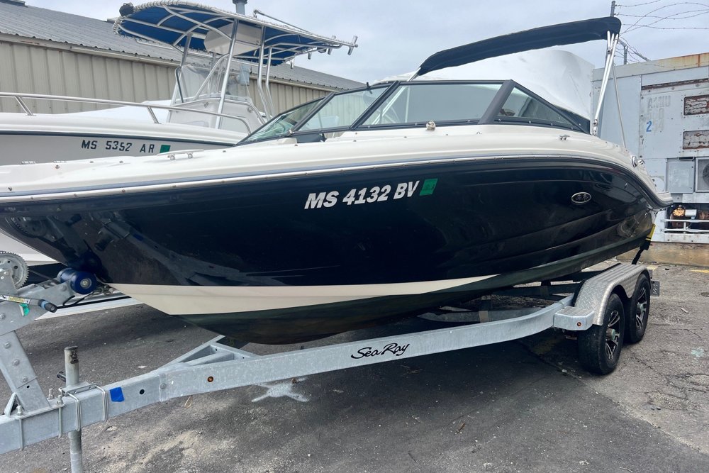 2023 Sea Ray SPX 190 Outboard